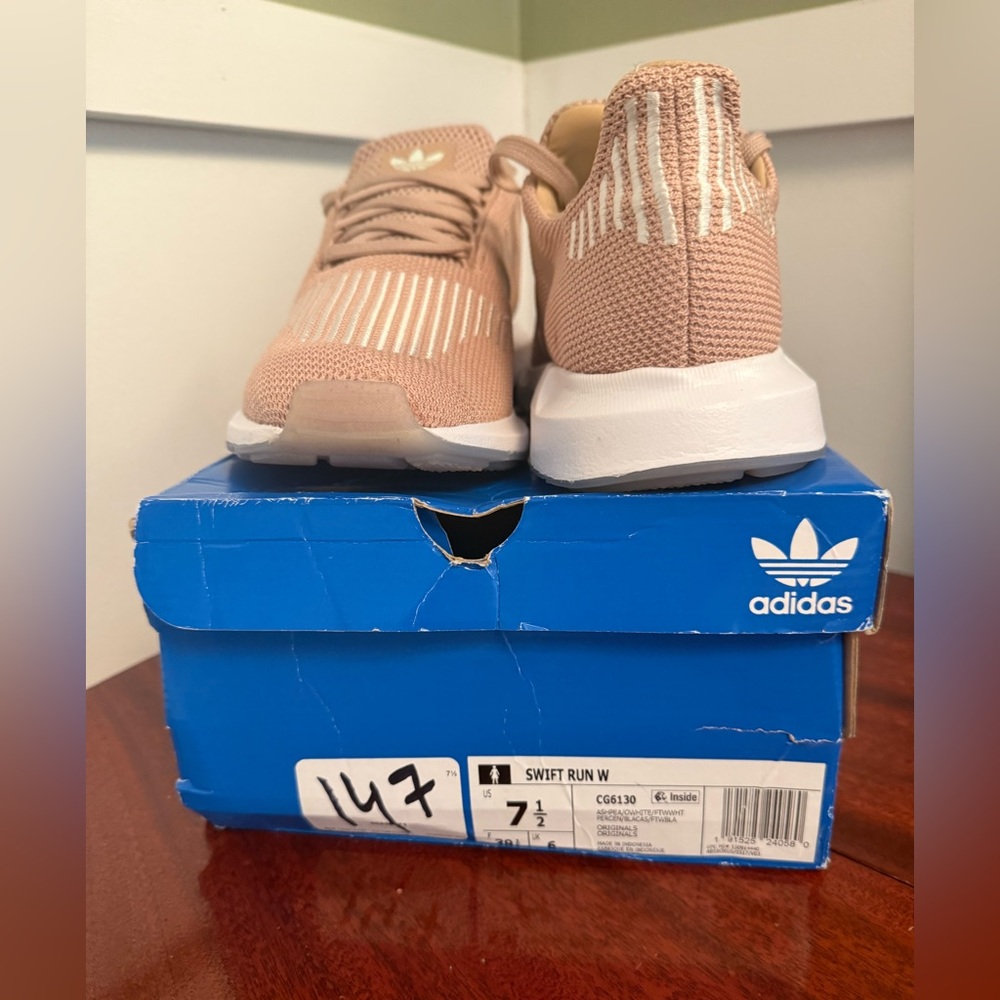 New! adidas Originals Women’s Swift Running Shoe Ash Pearl/Off White - Picture 6 of 7